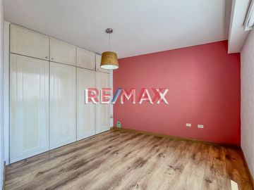 Se vende acogedor, muy iluminado y moderno duplex en Barranco, dentro de un apacible condominio en calle Tarapacá, paralela a la Av. Pedro de Osma.
E