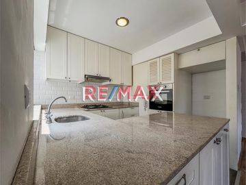 Se vende acogedor, muy iluminado y moderno duplex en Barranco, dentro de un apacible condominio en calle Tarapacá, paralela a la Av. Pedro de Osma.
E