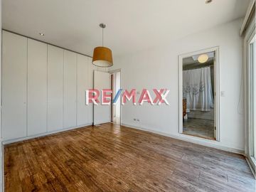 Se vende acogedor, muy iluminado y moderno duplex en Barranco, dentro de un apacible condominio en calle Tarapacá, paralela a la Av. Pedro de Osma.
E