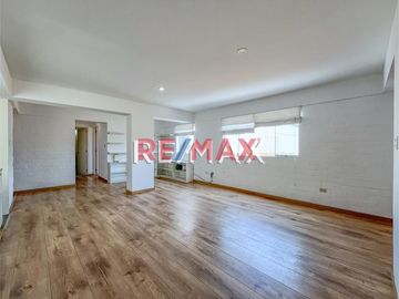 Se vende acogedor, muy iluminado y moderno duplex en Barranco, dentro de un apacible condominio en calle Tarapacá, paralela a la Av. Pedro de Osma.
E