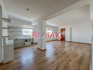 Se vende acogedor, muy iluminado y moderno duplex en Barranco, dentro de un apacible condominio en calle Tarapacá, paralela a la Av. Pedro de Osma.
E