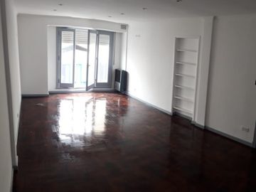 piso  de 3 ambientes, aggiornado,  al  frente