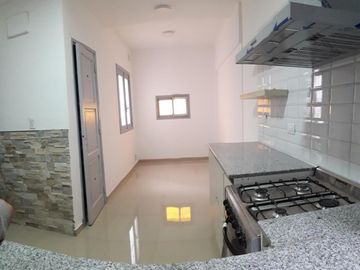 piso  de 3 ambientes, aggiornado,  al  frente