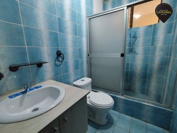 Casa de venta en Av. 10 de Agosto – código:20303