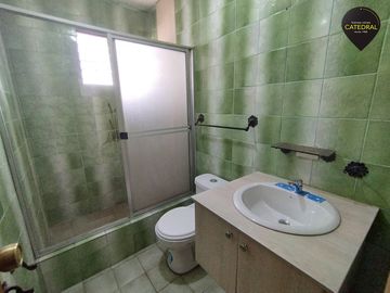 Casa de venta en Av. 10 de Agosto – código:20303