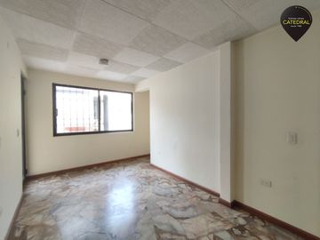 Casa de venta en Av. 10 de Agosto – código:20303