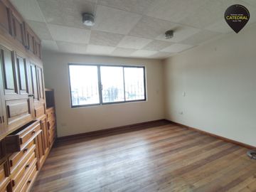 Casa de venta en Av. 10 de Agosto – código:20303