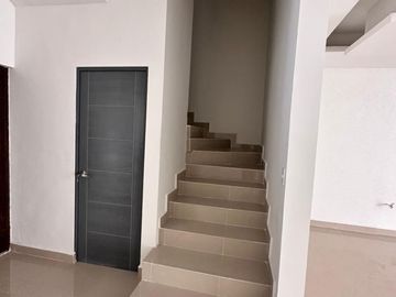 CASA EN VENTA EN LA ENCOMIENDA - ESCOBEDO