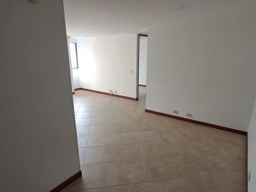 apartamento en arriendo en loma del escobero. Cod A218407