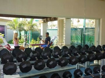 Departamento a pasos del mar, alberca, gimnasio y cancha de tennis, en venta  co