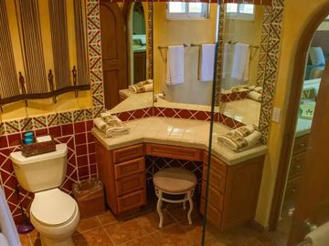 Departamento a pasos del mar, alberca, gimnasio y cancha de tennis, en venta  co