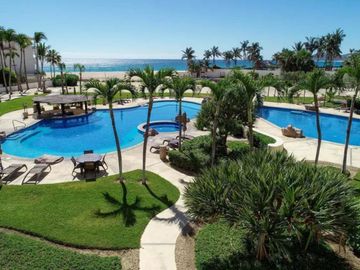 Departamento a pasos del mar, alberca, gimnasio y cancha de tennis, en venta  co