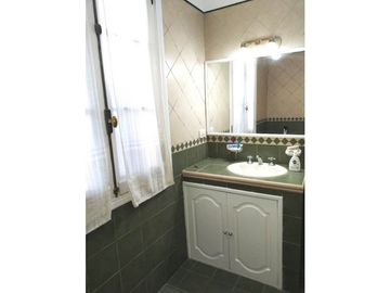 CHALET DE 5 AMBIENTES CON QUINCHO EN CHAUVIN - Toma menor valor -