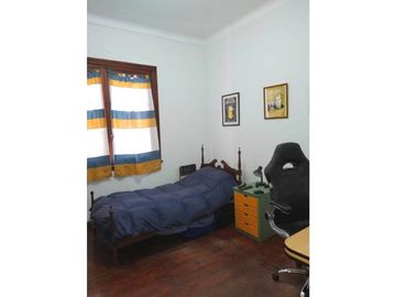 CHALET DE 5 AMBIENTES CON QUINCHO EN CHAUVIN - Toma menor valor -