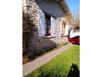 CHALET DE 5 AMBIENTES CON QUINCHO EN CHAUVIN - Toma menor valor -