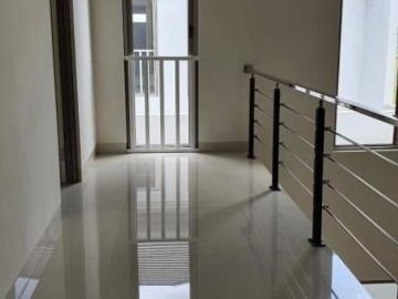 Rumah Gress Greenland Residence , Strategis
