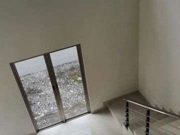 Rumah Gress Greenland Residence , Strategis