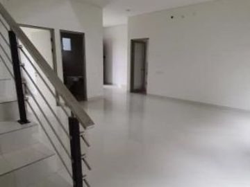 Rumah Gress Greenland Residence , Strategis