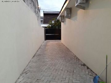 rumah + kost kutisari indah barat hadap selatan area taman asri dan luas
