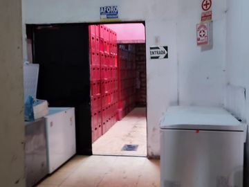casa de 2 pisos con locales Comerciales/ frente mercado - Callao $215,000