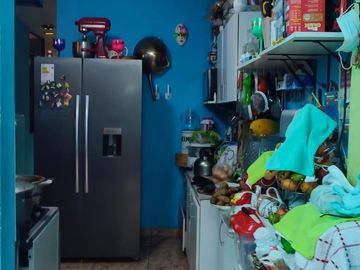 casa de 2 pisos con locales Comerciales/ frente mercado - Callao $215,000