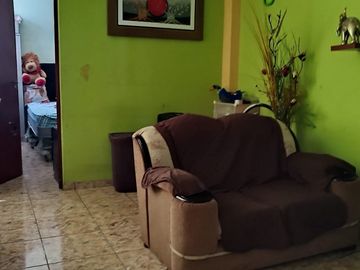casa de 2 pisos con locales Comerciales/ frente mercado - Callao $215,000