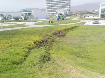 VENTA TERRENO ESQUINA DE 450M2 EN PRIMERA FILA EN PLAYA LA JOLLA