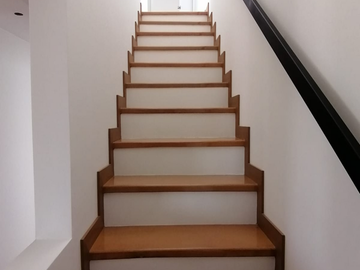 SE VENDE EXCELENTE DÚPLEX EN URB. LAS GARDENIAS