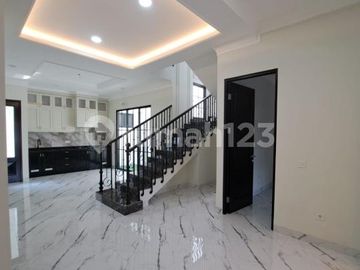 Rumah Cantik dan Mewah, Brand New 2 Lantai Nusaloka BSD