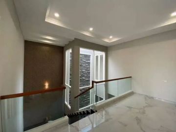 Rumah Modern 2 lantai Woodland Citraland Surabaya