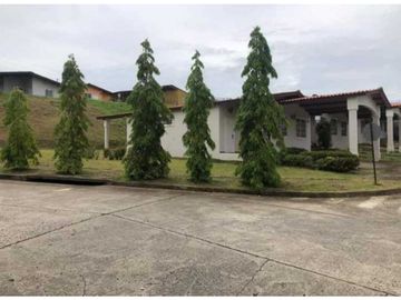 VENDO CASA EN ARRAIJAN JUAN DEMOTENES BRISAS DEL GOLF 3R