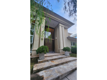 VENDO CHALET RESIDENCIAL EN BARRIO DALVIAN  CIUDAD CAPITAL  MENDOZA