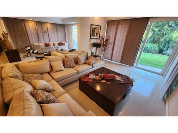 VENDO CHALET RESIDENCIAL EN BARRIO DALVIAN  CIUDAD CAPITAL  MENDOZA
