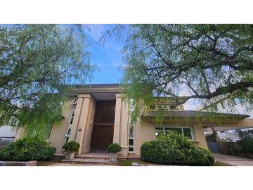 VENDO CHALET RESIDENCIAL EN BARRIO DALVIAN  CIUDAD CAPITAL  MENDOZA