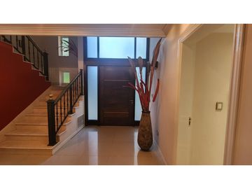VENDO CHALET RESIDENCIAL EN BARRIO DALVIAN  CIUDAD CAPITAL  MENDOZA