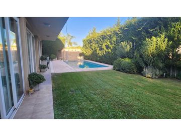 VENDO CHALET RESIDENCIAL EN BARRIO DALVIAN  CIUDAD CAPITAL  MENDOZA