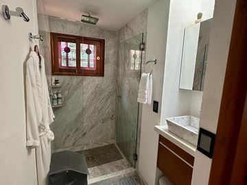 VENTA DE AMPLIA CASA EN RANCHO CORTES, CUERNAVACA, MORELOS