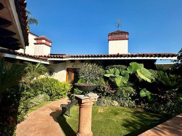 VENTA DE AMPLIA CASA EN RANCHO CORTES, CUERNAVACA, MORELOS