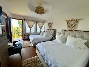 VENTA DE AMPLIA CASA EN RANCHO CORTES, CUERNAVACA, MORELOS