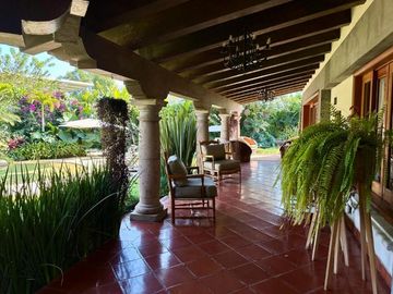 VENTA DE AMPLIA CASA EN RANCHO CORTES, CUERNAVACA, MORELOS