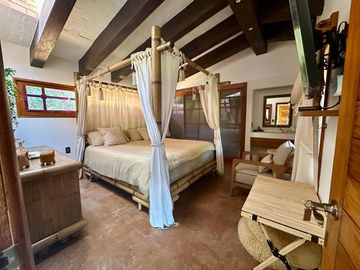 VENTA DE AMPLIA CASA EN RANCHO CORTES, CUERNAVACA, MORELOS