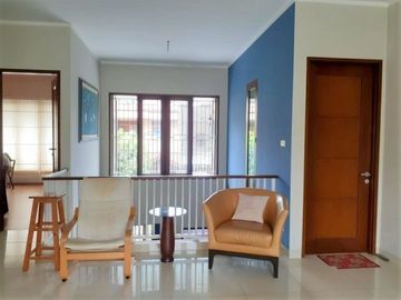 Rumah 5 Kamar tidur ada Taman di Maleo sektor 9. 2767-WM 0811111----