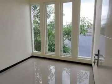 DIJUAL RUMAH BARU 2 LANTAI KAMAR 3 SULFAT PANDANWANGI KOTA MALANG