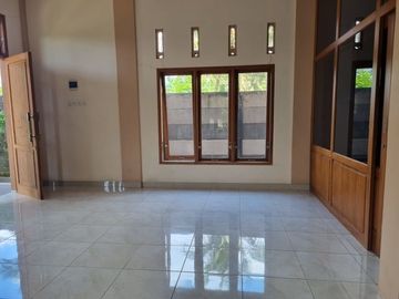 RUMAH MEWAH 2 LANTAI DENGAN TANAH YANG SANGAT LUAS DI PURWOREJO