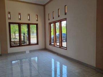RUMAH MEWAH 2 LANTAI DENGAN TANAH YANG SANGAT LUAS DI PURWOREJO