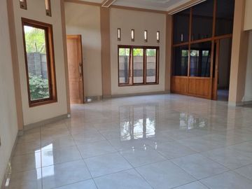 RUMAH MEWAH 2 LANTAI DENGAN TANAH YANG SANGAT LUAS DI PURWOREJO