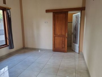 RUMAH MEWAH 2 LANTAI DENGAN TANAH YANG SANGAT LUAS DI PURWOREJO
