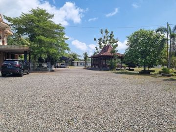 RUMAH MEWAH 2 LANTAI DENGAN TANAH YANG SANGAT LUAS DI PURWOREJO