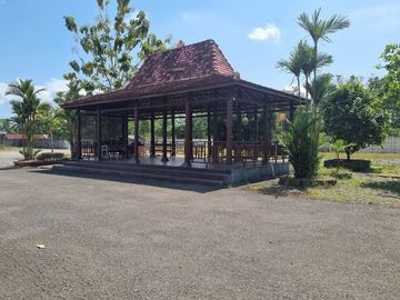 RUMAH MEWAH 2 LANTAI DENGAN TANAH YANG SANGAT LUAS DI PURWOREJO