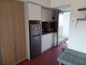 Apt Cosmopolis tipe 1BR full furnished Lantai 3, view pool